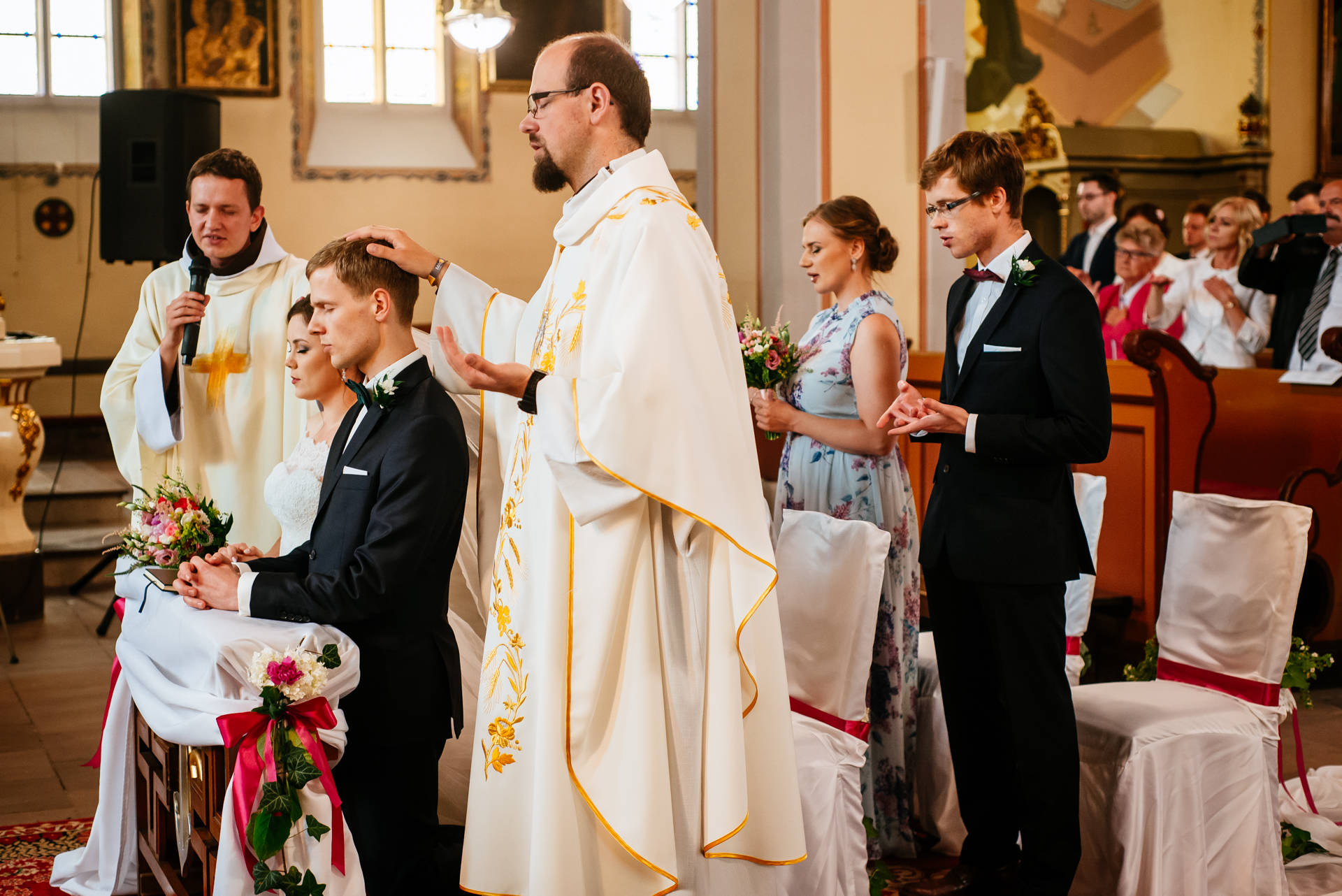 Ślub kościelny (konkordatowy) w Tucholi, na styku Kaszub i Borów Tucholskich - fot. Nitychoruk